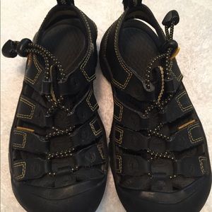 Kids black Keens size 13 black